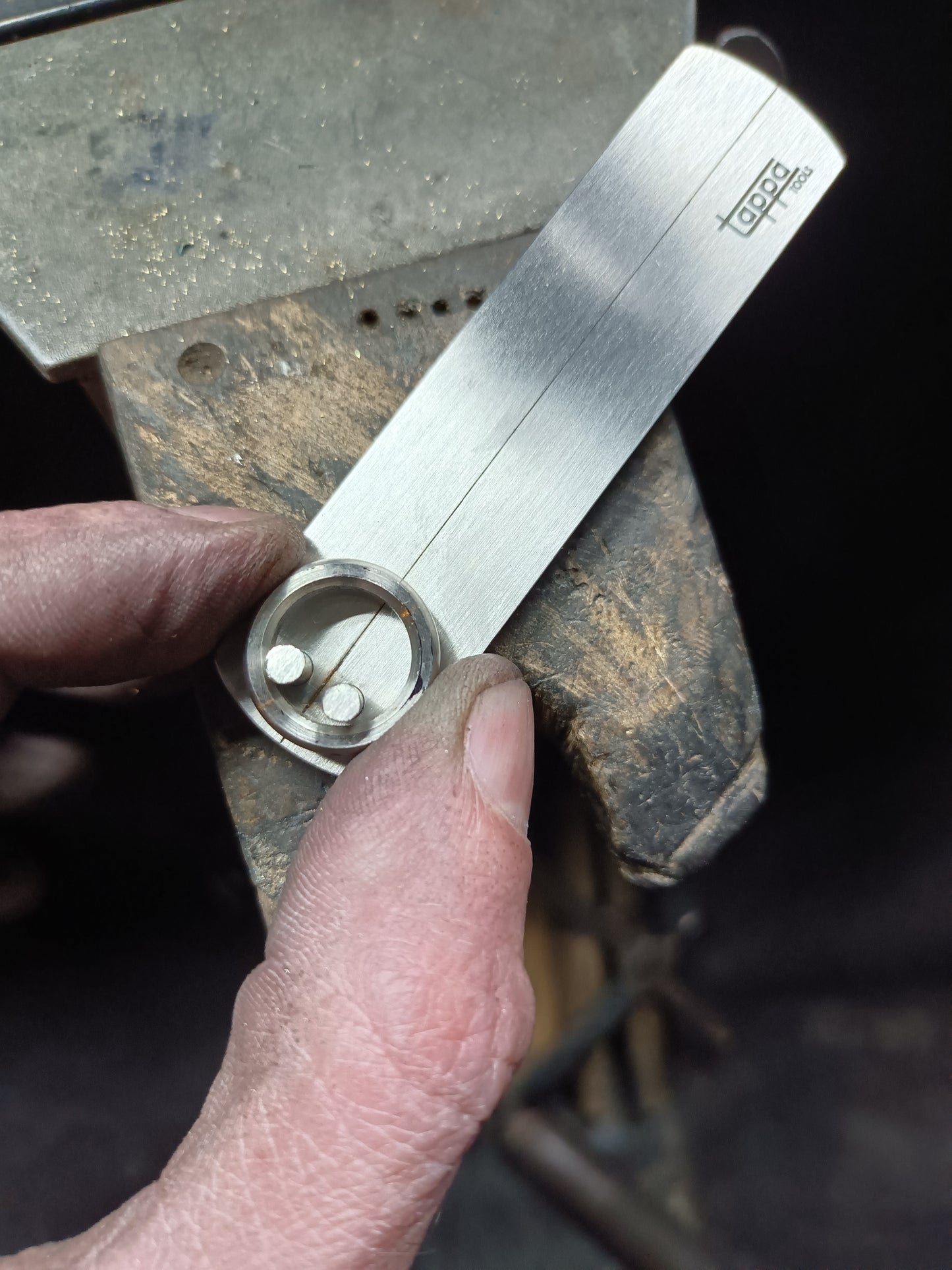 Ring centre finder